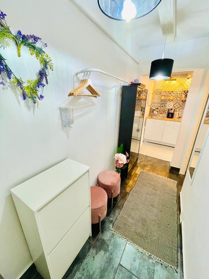 Private Place To Stay Self Check In-Nonstop- Netflix-Wifi Resita Bagian luar foto