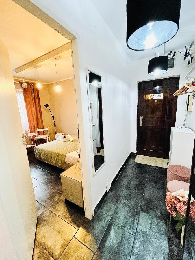 Private Place To Stay Self Check In-Nonstop- Netflix-Wifi Resita Bagian luar foto
